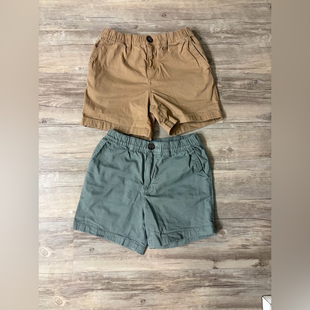 Chubbies Two-Pack Flat Front Casual Shorts in Tan & Sage Green Boys S (8/9)